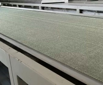 新型光輥式布料器用于石油樹(shù)脂項目